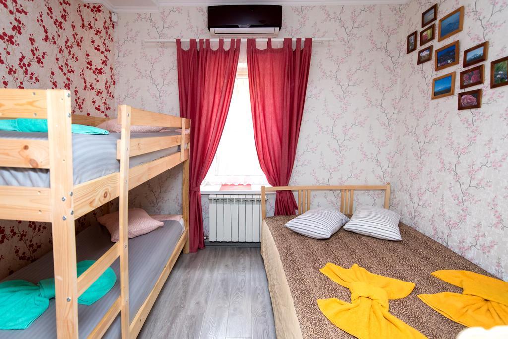 Hostel Svoi Pjatigorsk Buitenkant foto